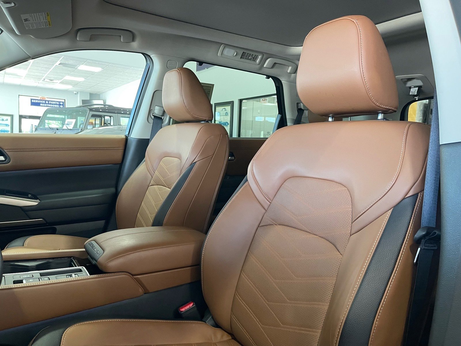 Used 2025 Nissan Pathfinder Platinum FWD image 26