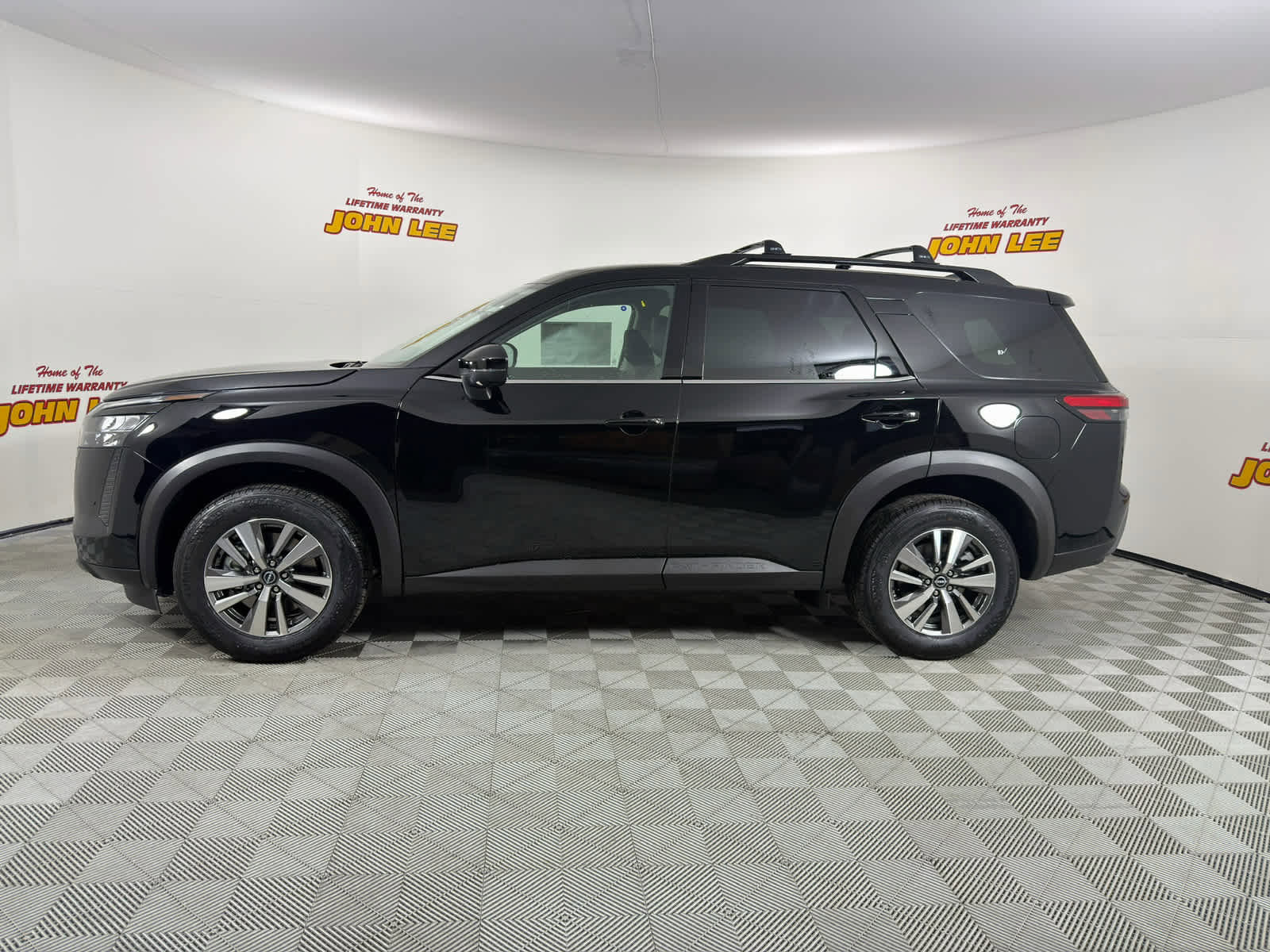 New 2026 Nissan Pathfinder SL image 2