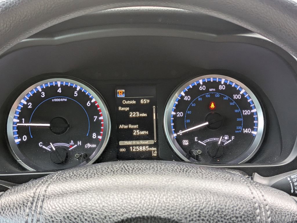 Used 2017 Toyota Highlander LE image 30