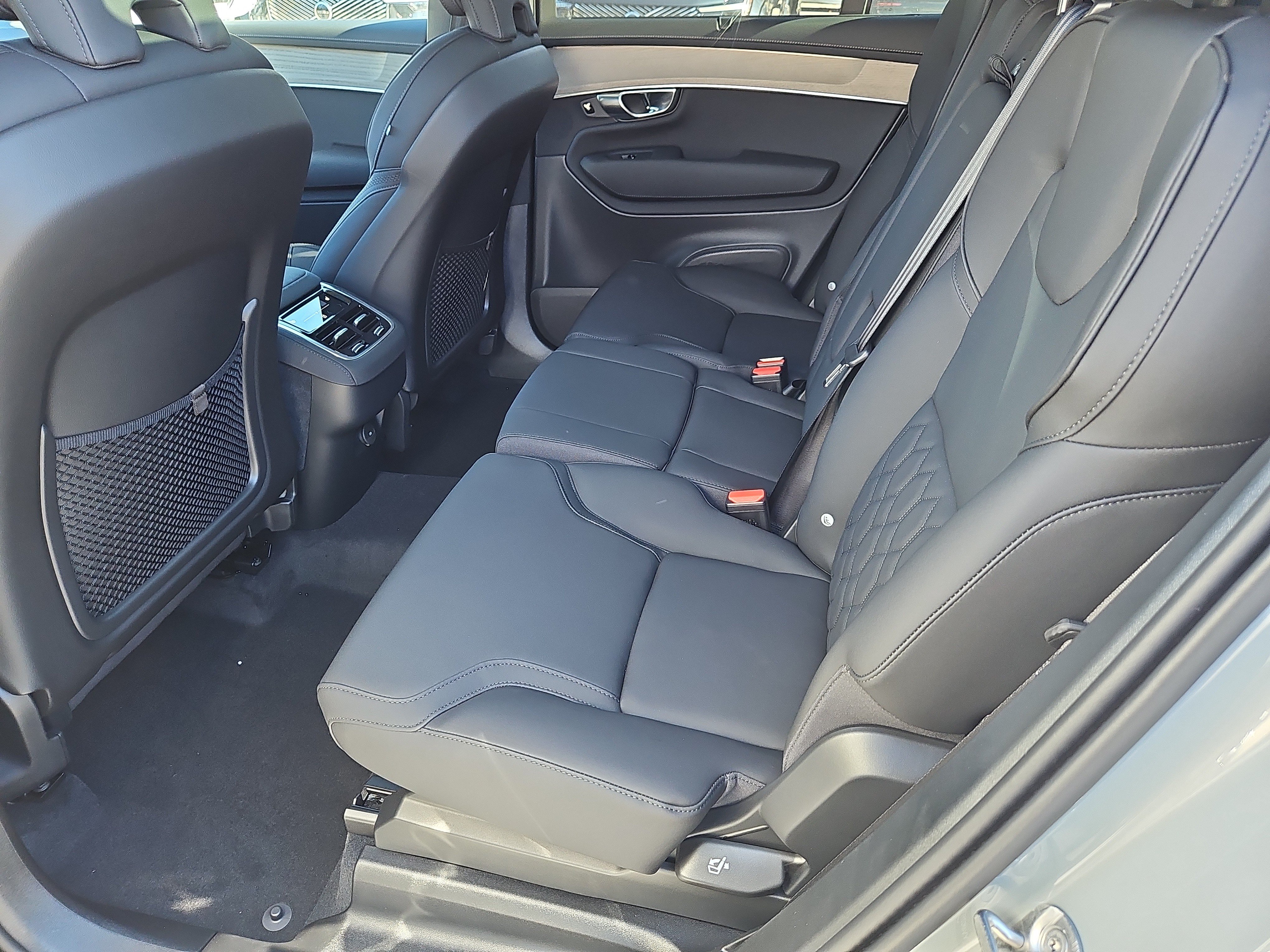 New 2027 Volvo XC90 B5 Plus AWD/4WD image 22