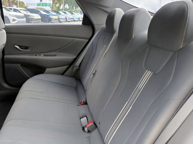 Used 2022 Hyundai Elantra SEL FWD image 14