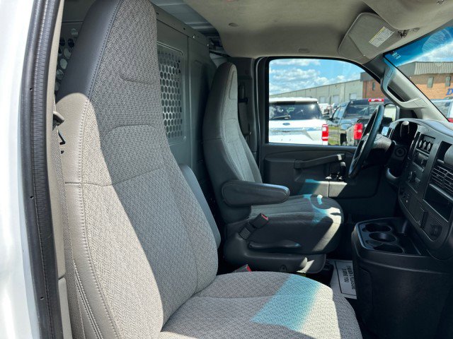 Used 2017 Chevrolet Express 2500 RWD image 33