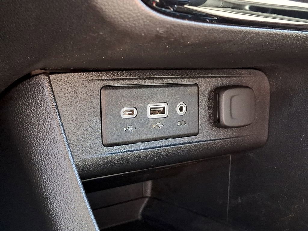 Used 2023 Buick Encore GX Select image 23