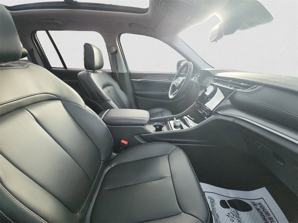 Used 2023 Jeep Grand Cherokee Limited image 10