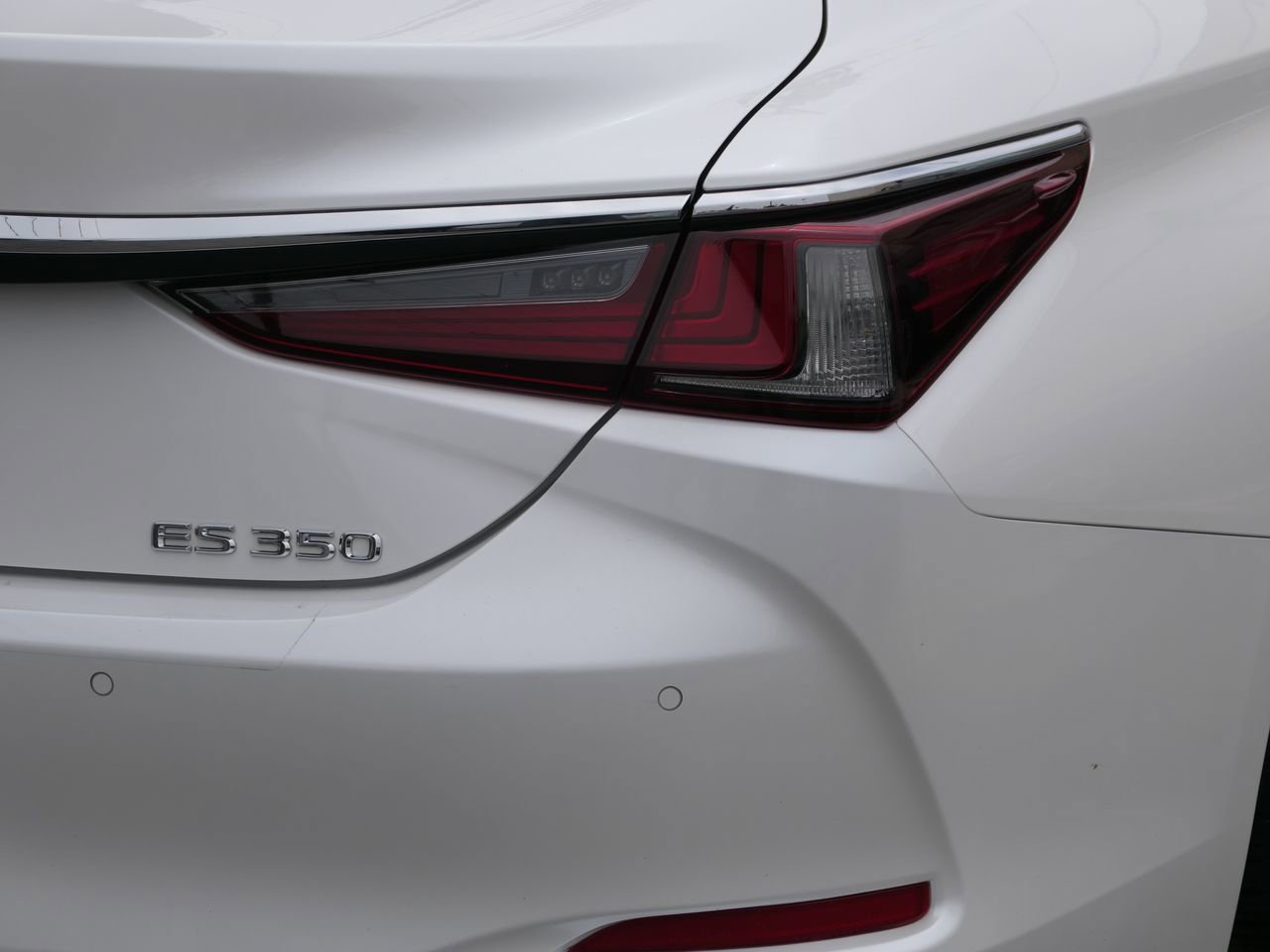 Used 2020 Lexus ES 350 w/ Premium Package FWD image 4