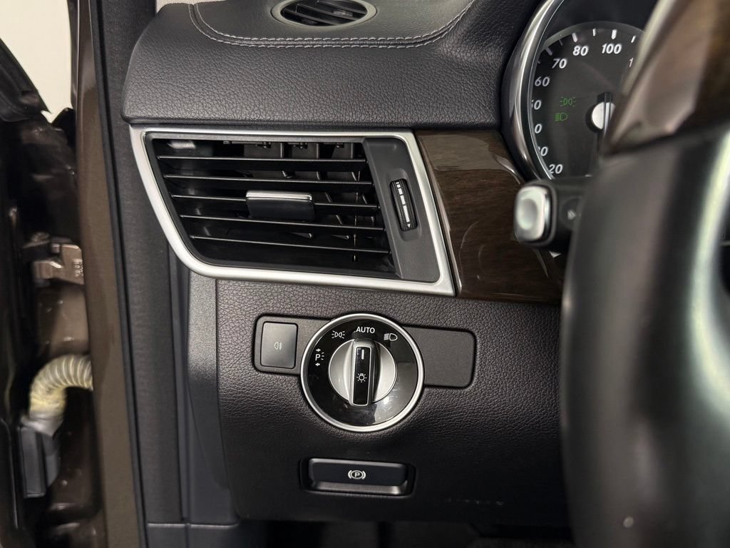Used 2016 Mercedes-Benz GL 450 4MATIC w/ Premium I Package image 25