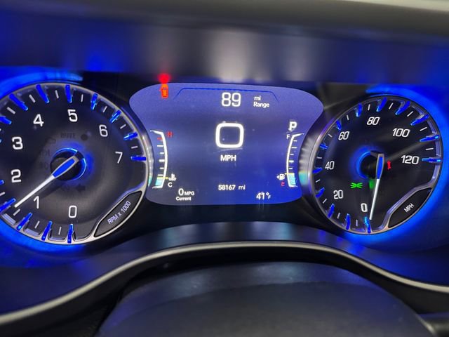 Used 2024 Chrysler Pacifica Touring-L FWD image 24