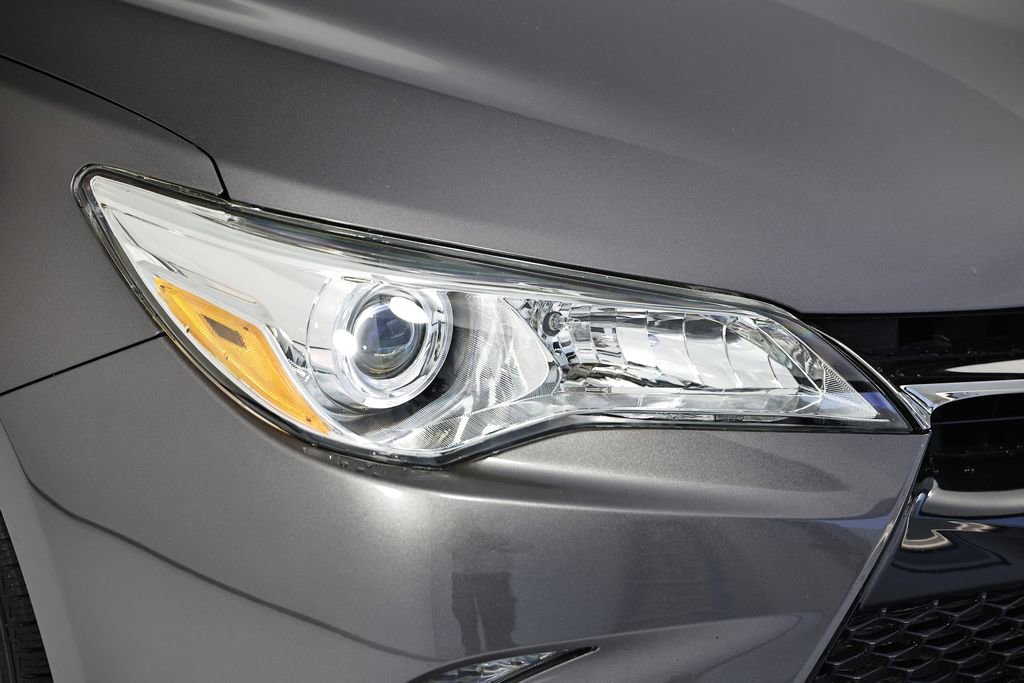 Used 2016 Toyota Camry SE w/ Moonroof Package image 15