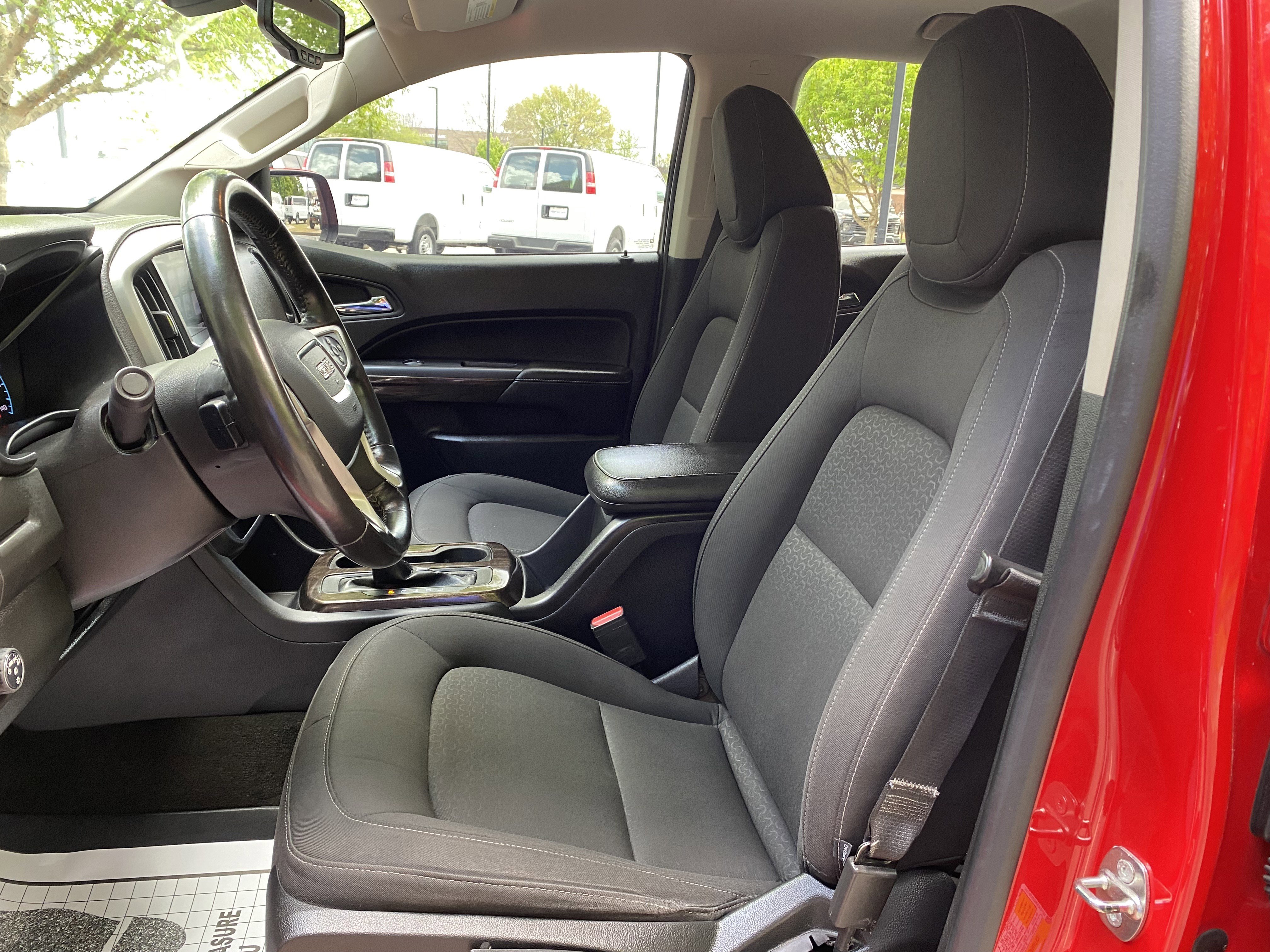 Used 2018 GMC Canyon SLE image 16