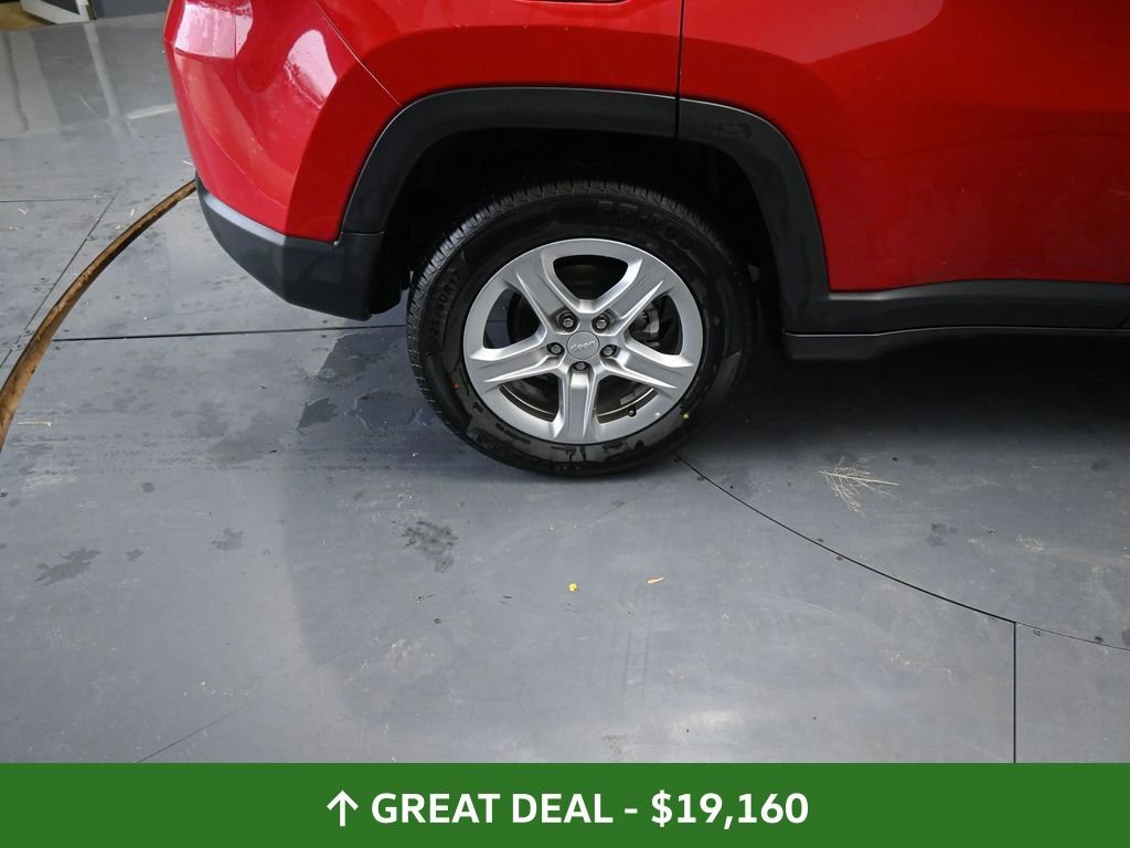 Used 2024 Jeep Compass Latitude image 23