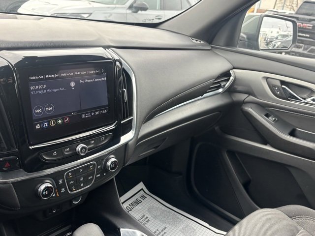 Used 2022 Chevrolet Traverse LT image 30