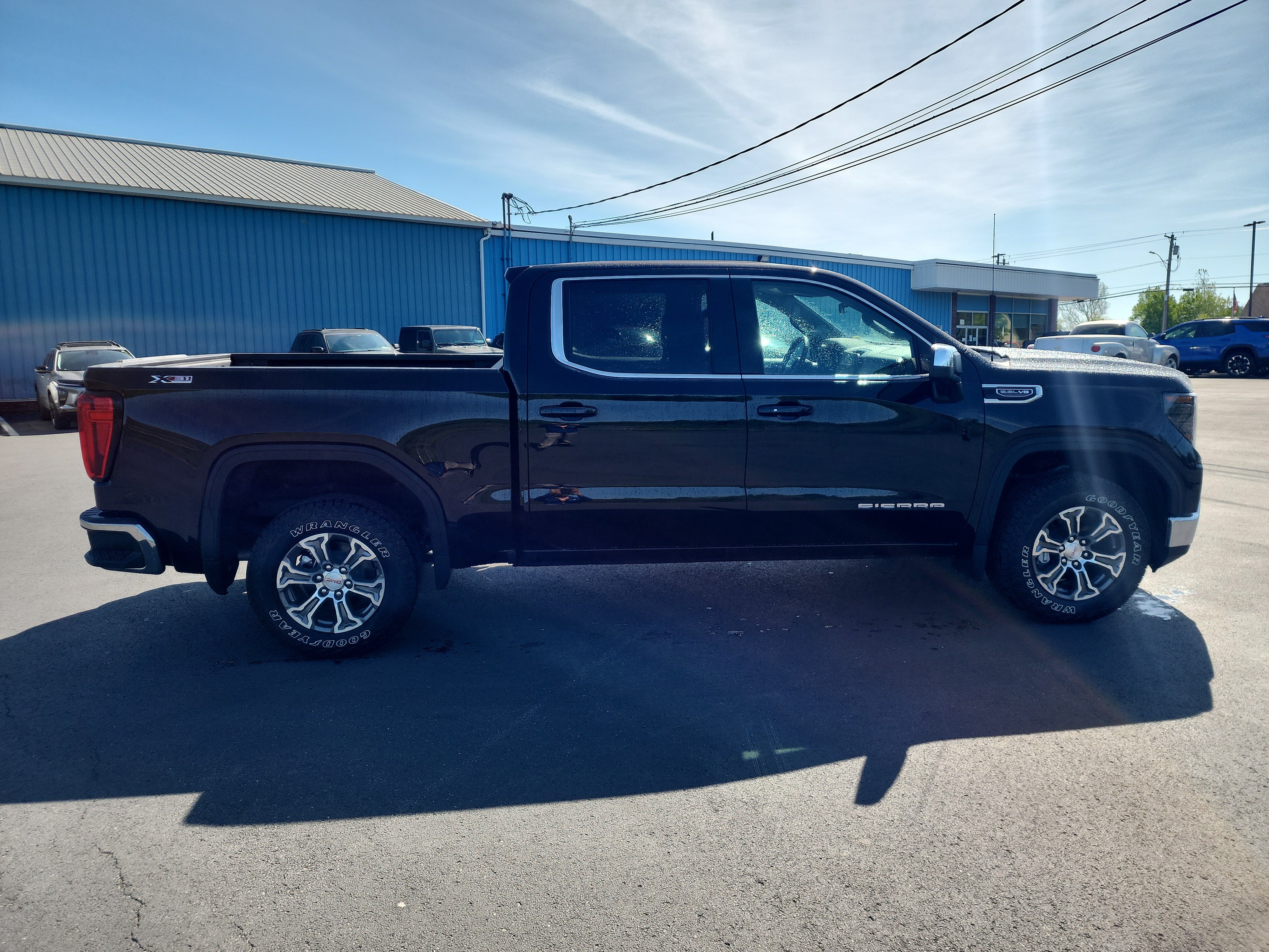 New 2026 GMC Sierra 1500 SLE w/ X31 Off-Road Package AWD/4WD image 9