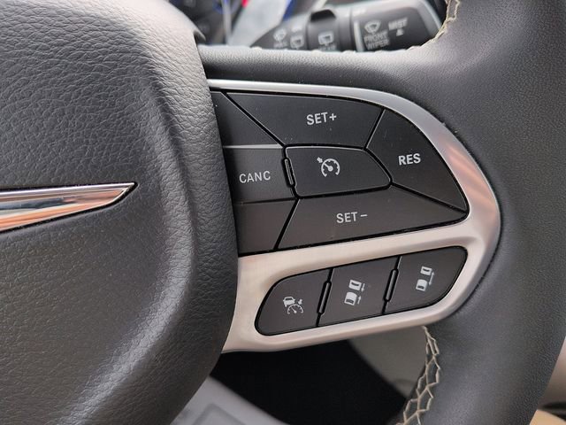 Used 2024 Chrysler Pacifica Touring-L image 19