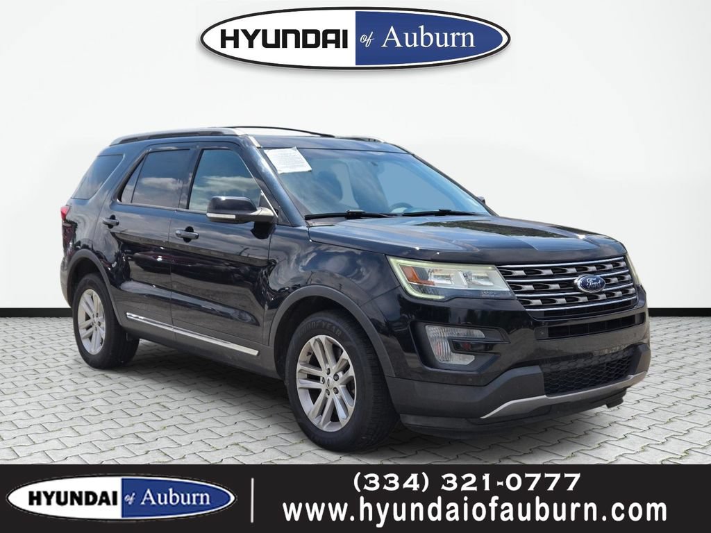 Used 2017 Ford Explorer XLT w/ Equipment Group 202A FWD image 1