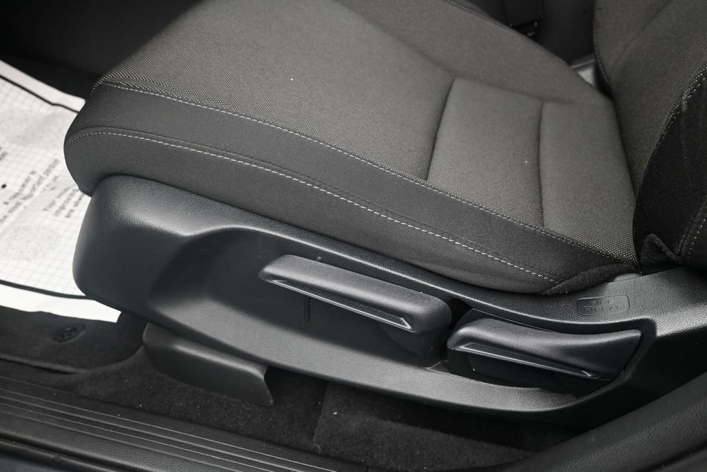 Used 2025 Honda CR-V LX image 18