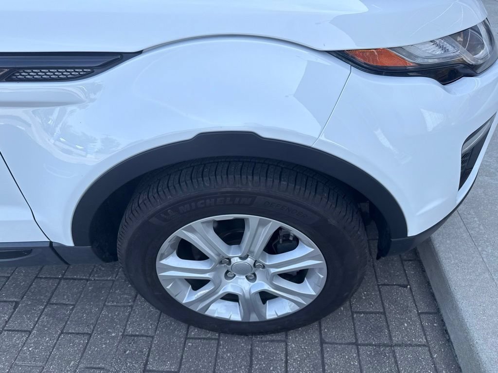 Used 2017 Land Rover Range Rover Evoque SE AWD/4WD image 12