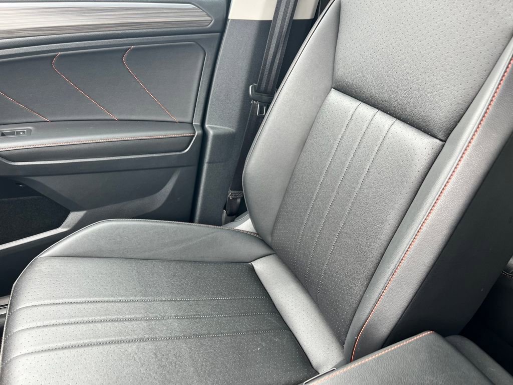 Used 2024 Volkswagen Tiguan Wolfsburg Edition image 27