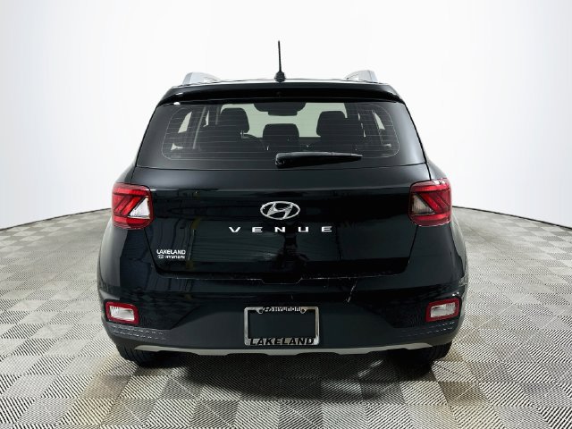 Used 2025 Hyundai Venue SEL FWD image 4