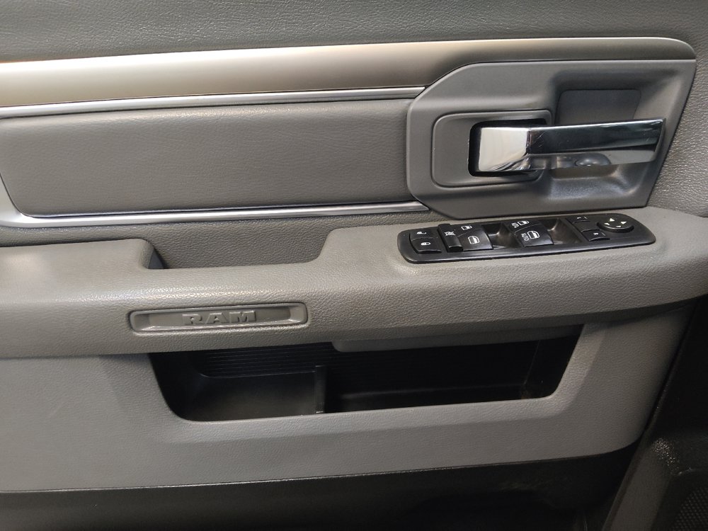 Used 2017 RAM 1500 Classic SLT AWD/4WD image 27