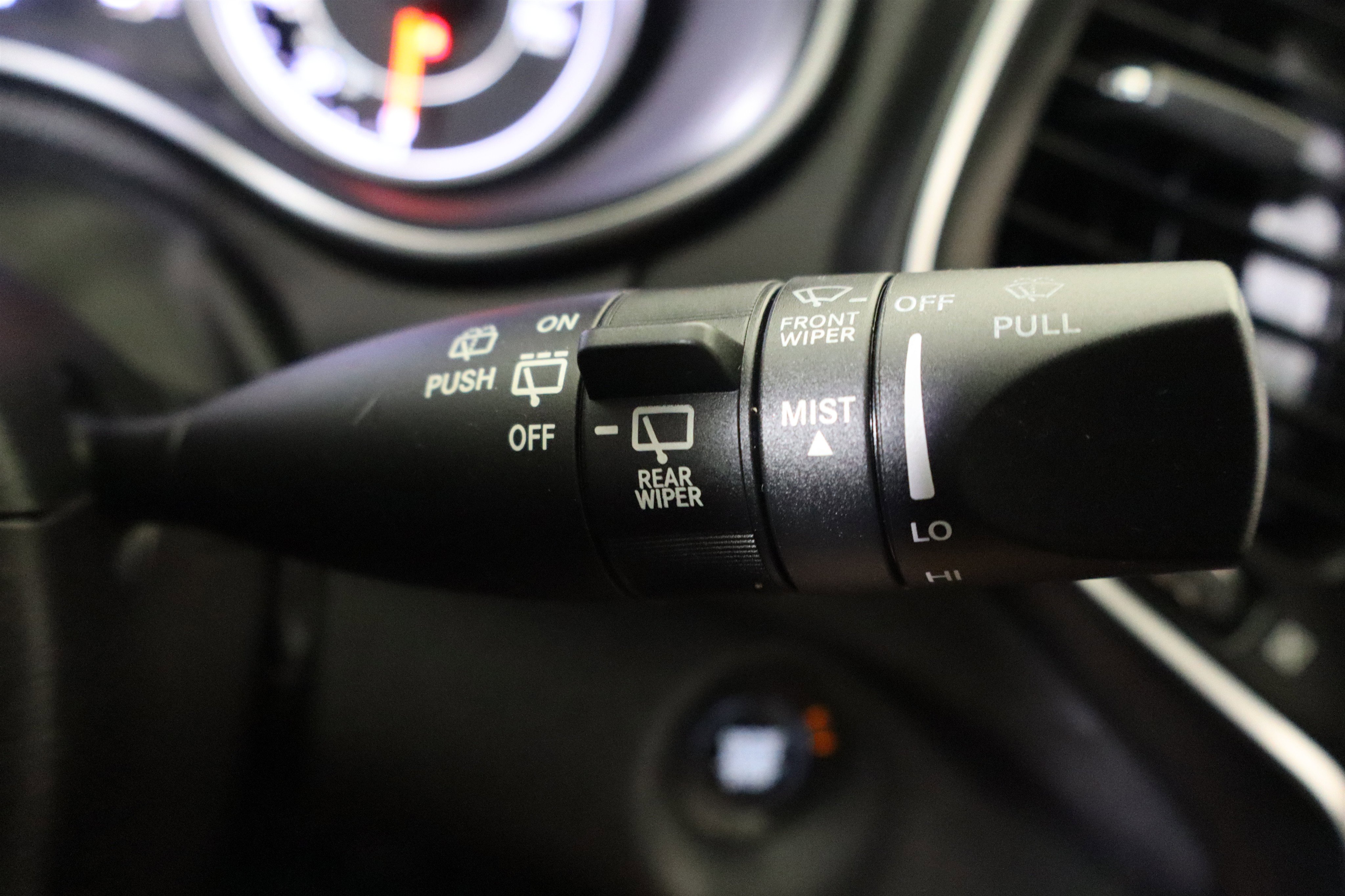 Used 2019 Jeep Cherokee Latitude Plus w/ Comfort/Convenience Group image 32