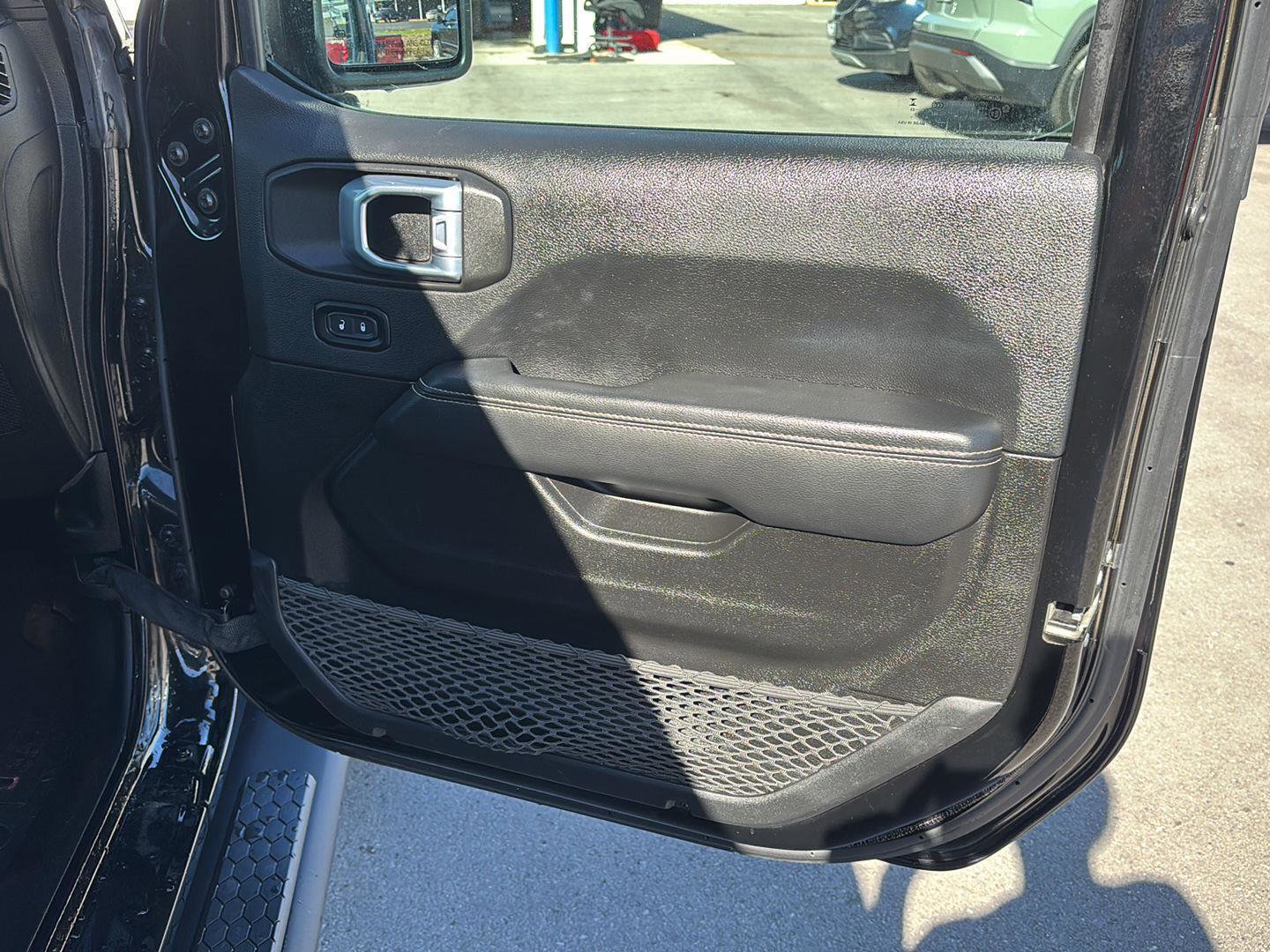 Used 2023 Jeep Wrangler Sahara image 22