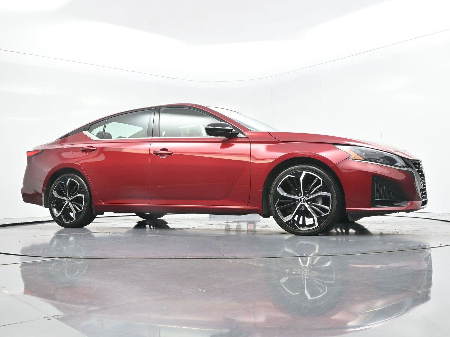 Used 2023 Nissan Altima 2.5 SR FWD image 40