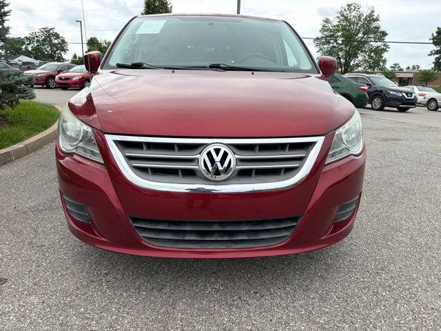 Used 2011 Volkswagen Routan SE FWD image 2