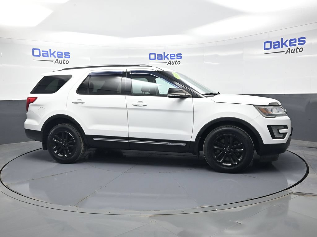 Used 2017 Ford Explorer XLT FWD image 8