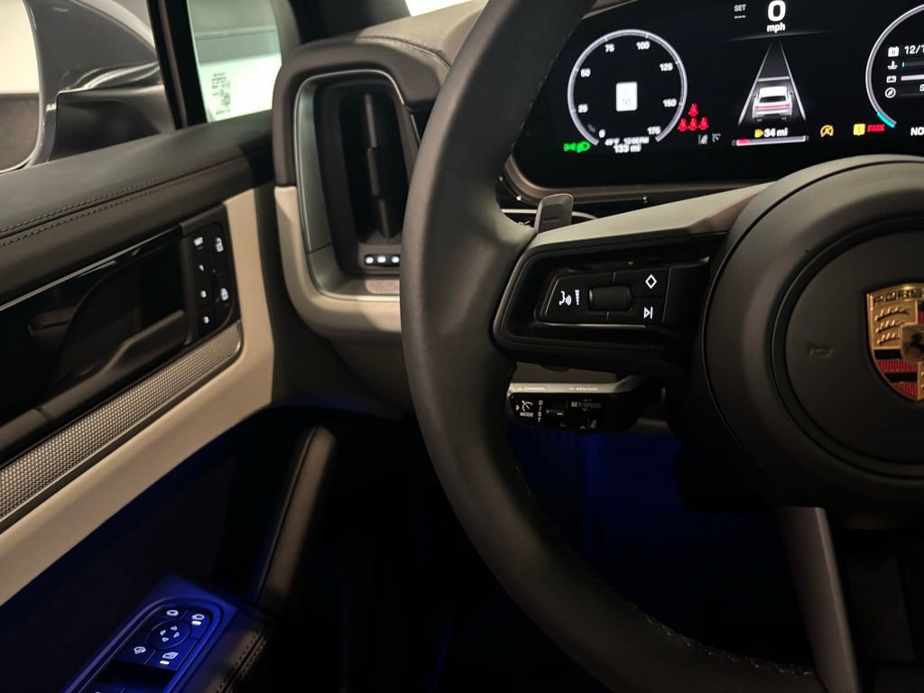 Certified 2025 Porsche Cayenne AWD/4WD image 15