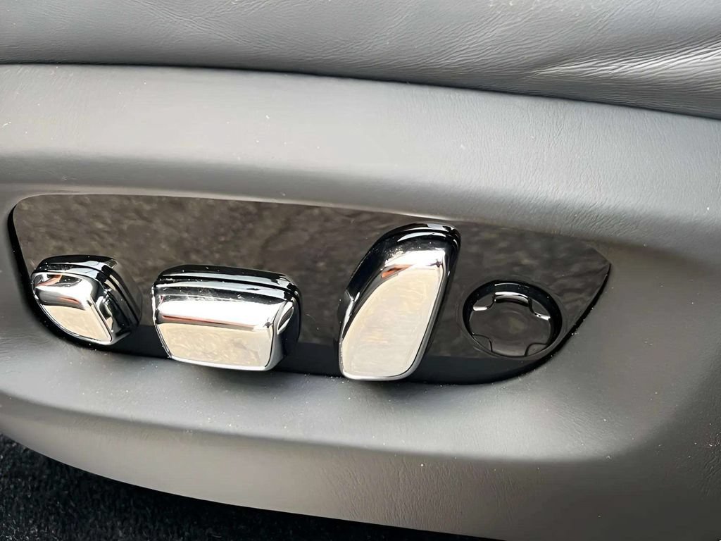 Certified 2025 Rolls-Royce Cullinan Black Badge AWD/4WD image 9