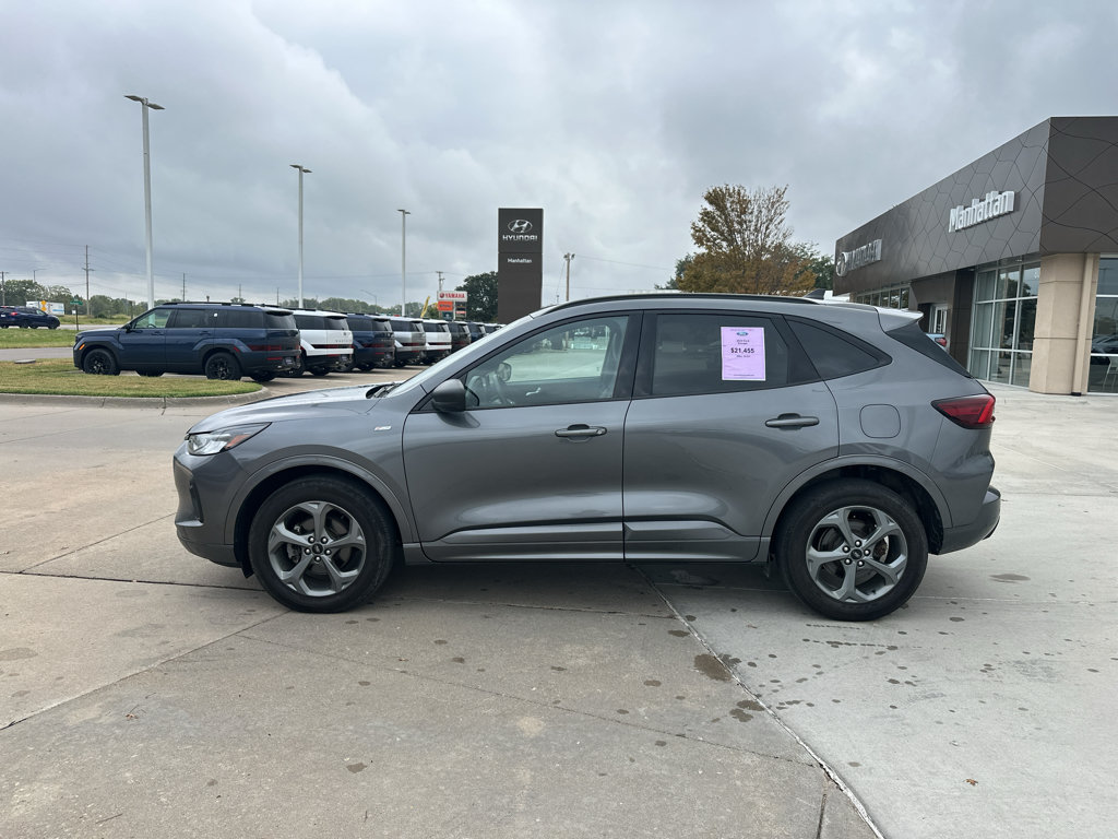 Used 2023 Ford Escape ST-Line w/ Tech Pack #1 AWD/4WD image 9