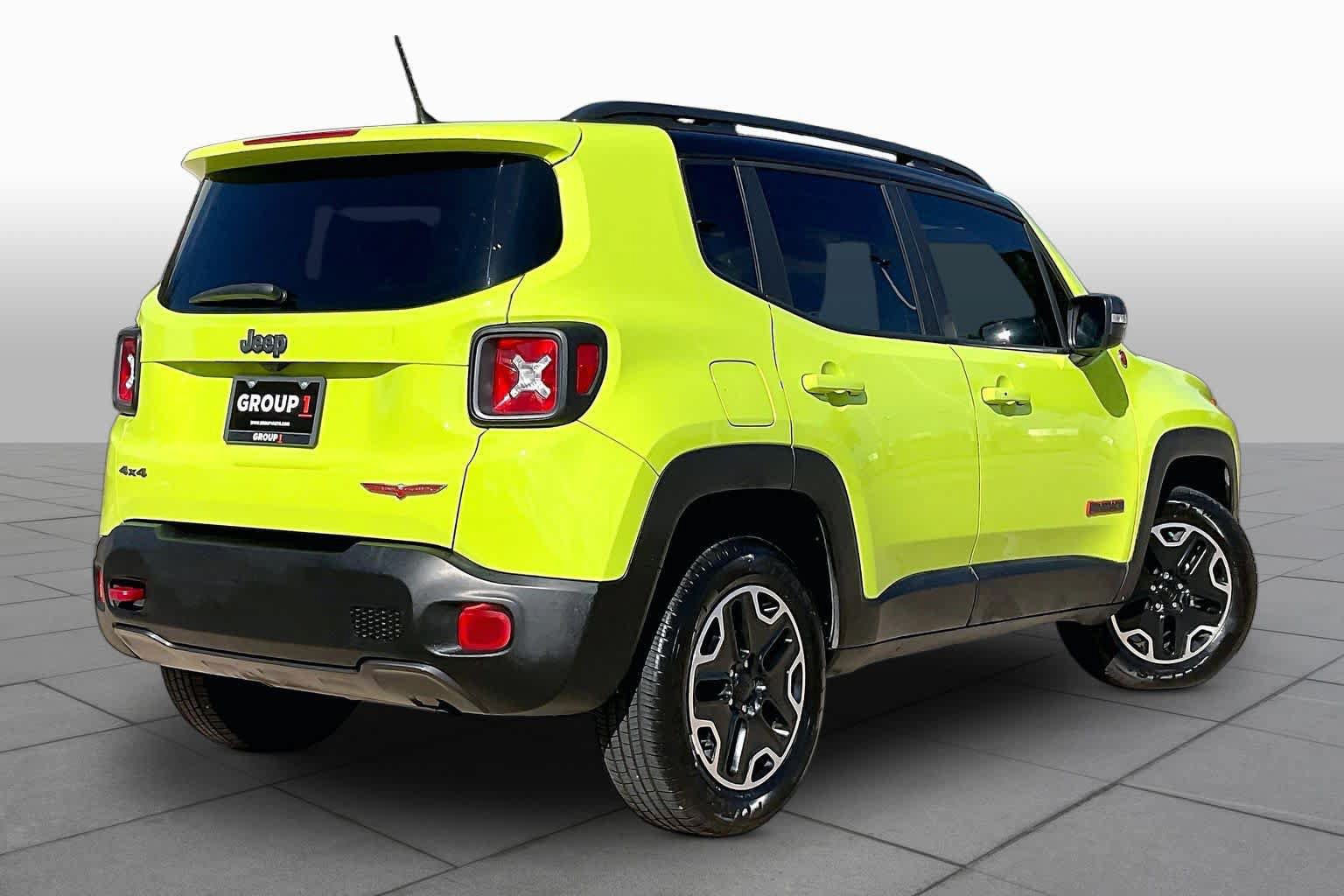 Used 2017 Jeep Renegade Trailhawk w/ Premium Trailhawk Package AWD/4WD image 13