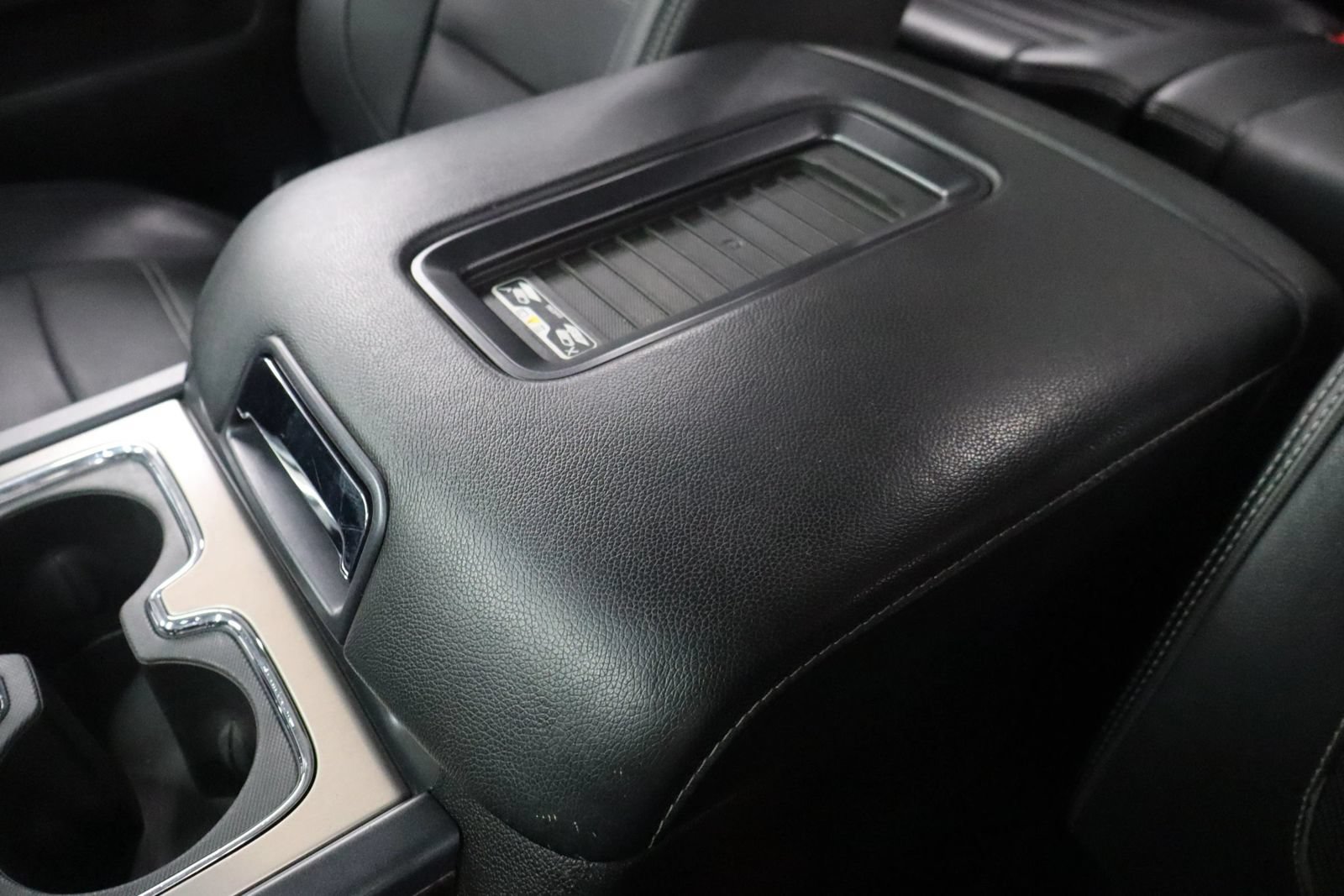 Used 2016 GMC Sierra 1500 Denali w/ Enhanced Driver Alert Package AWD/4WD image 32