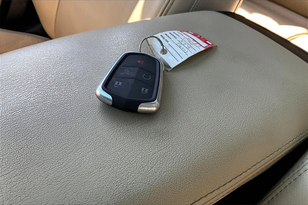 Used 2017 Cadillac XT5 Luxury w/ Driver Awareness Package image 9