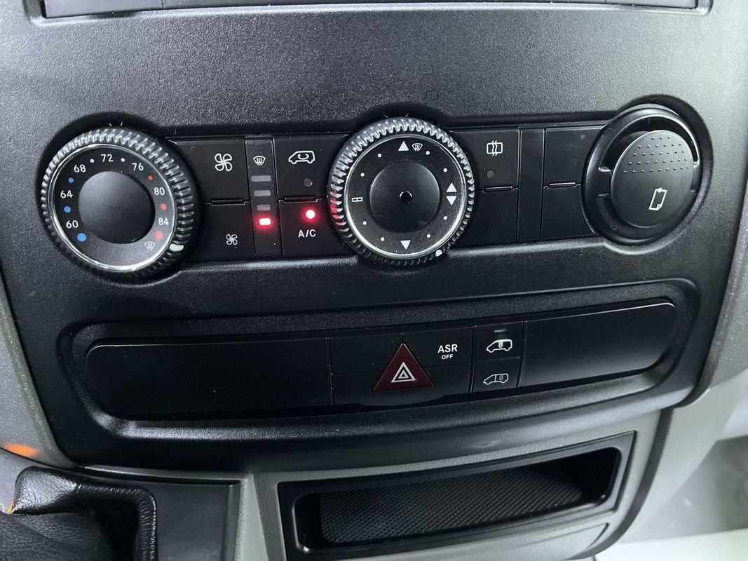 Used 2018 Freightliner Sprinter 2500 image 21