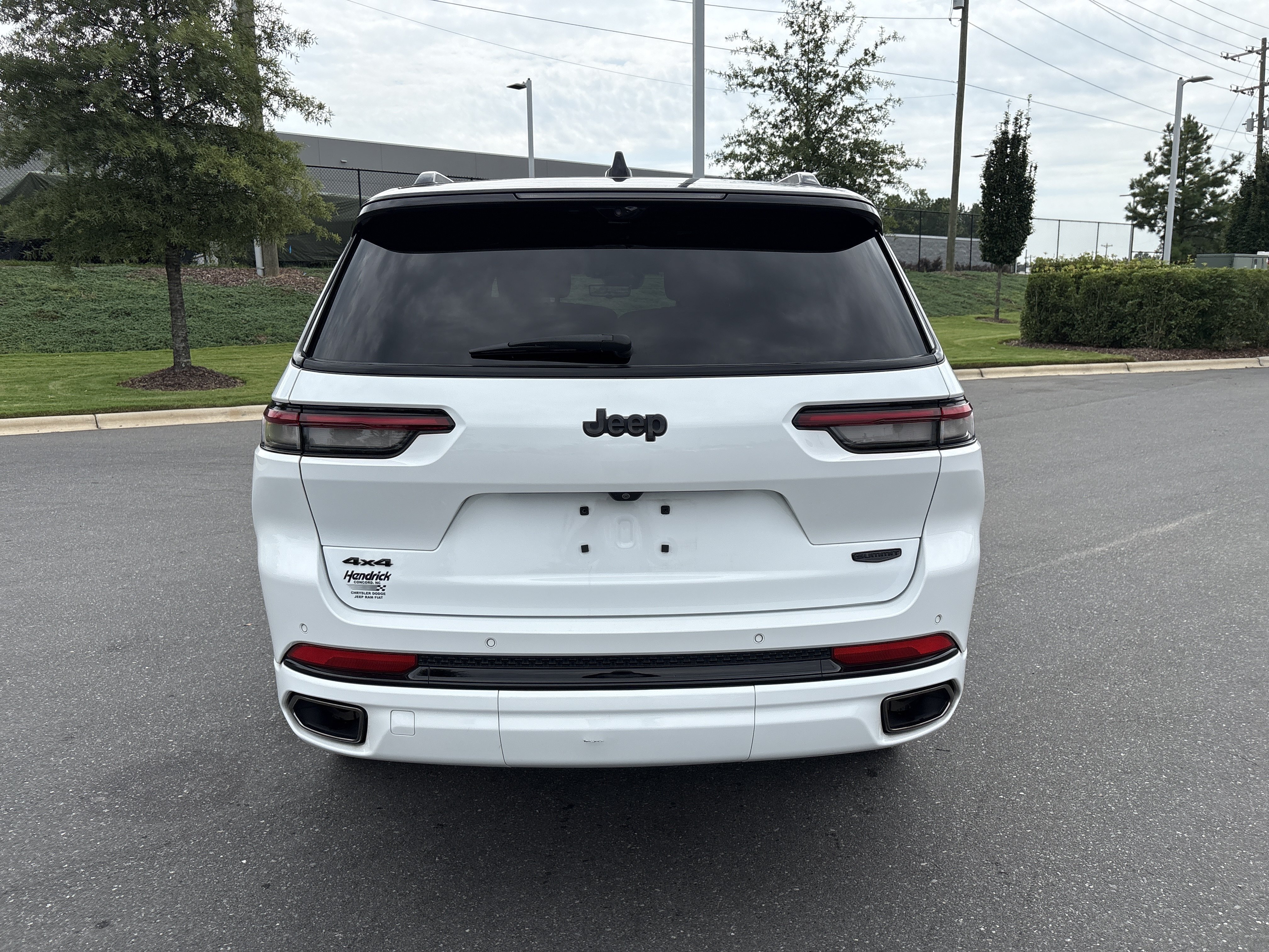 Used 2025 Jeep Grand Cherokee L Summit AWD/4WD image 8