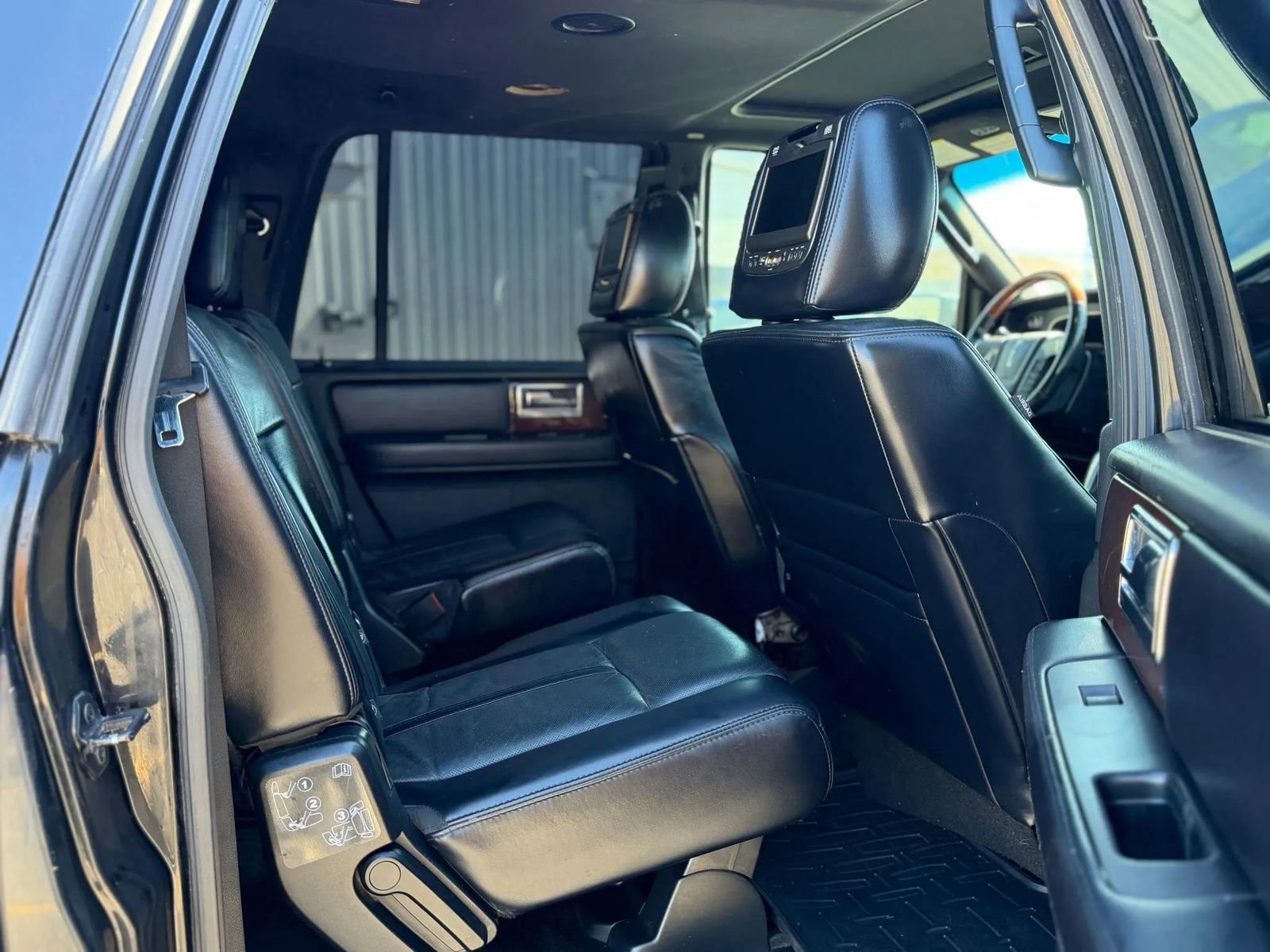 Used 2017 Lincoln Navigator L Select image 11