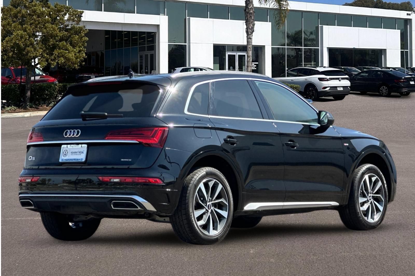 Used 2023 Audi Q5 2.0T Premium Plus w/ Premium Plus Package AWD/4WD image 3