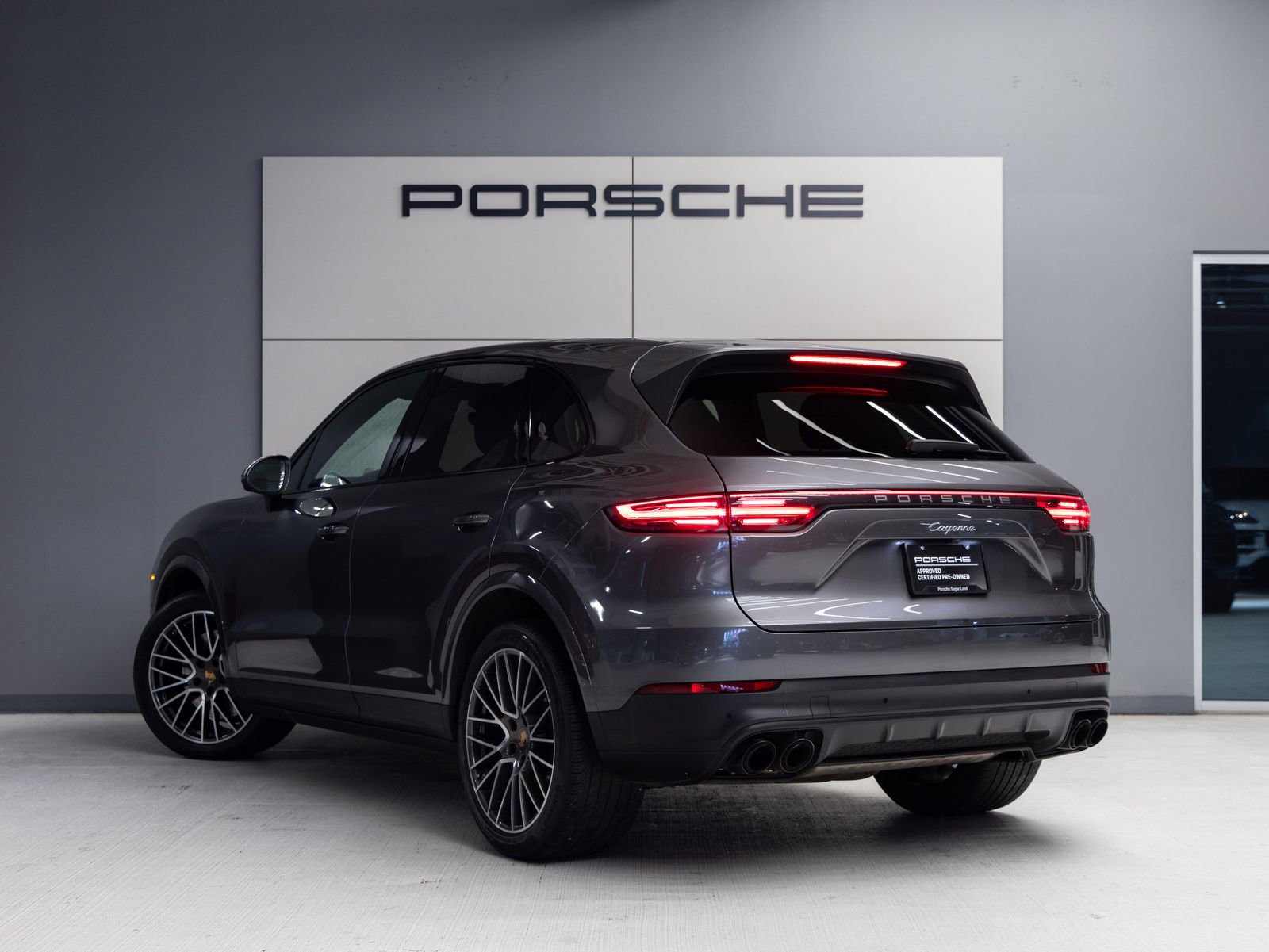 Certified 2023 Porsche Cayenne image 3