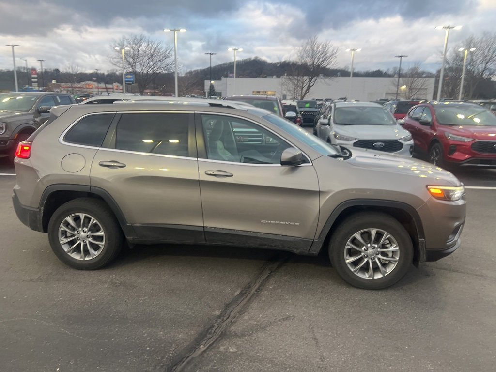 Used 2021 Jeep Cherokee Latitude Lux w/ Comfort/Convenience Group image 3