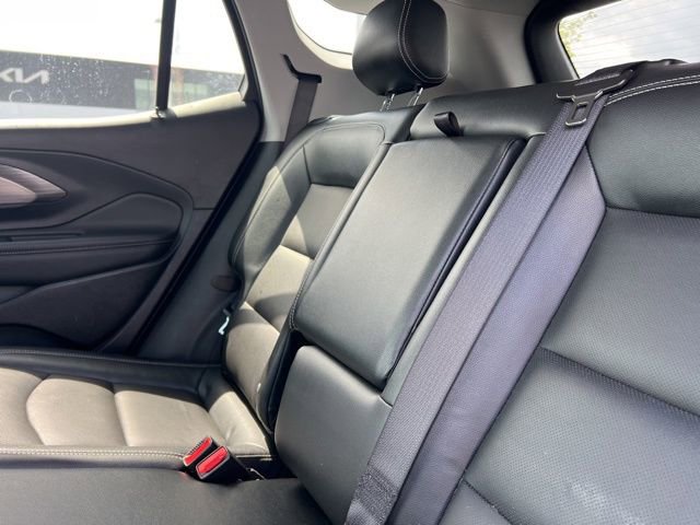 Used 2023 GMC Terrain SLT image 30