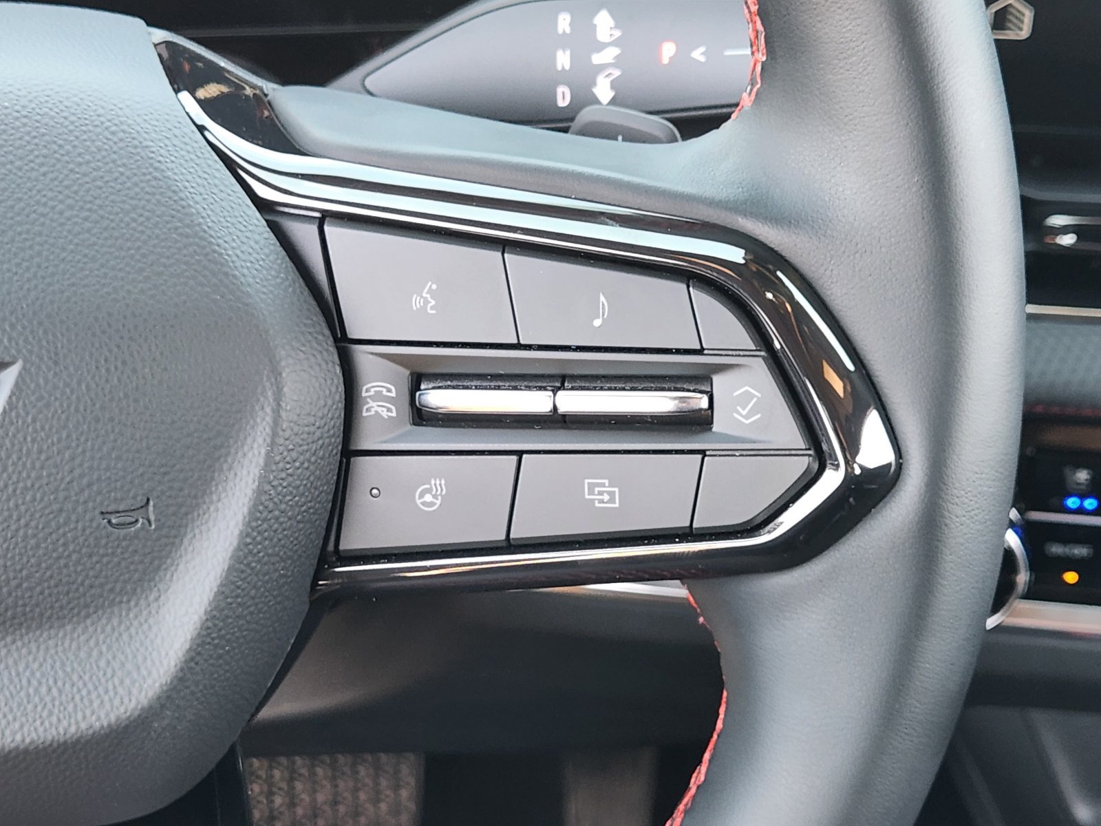 Certified 2025 Chevrolet Equinox RS w/ Safety and Technology Package AWD/4WD image 33