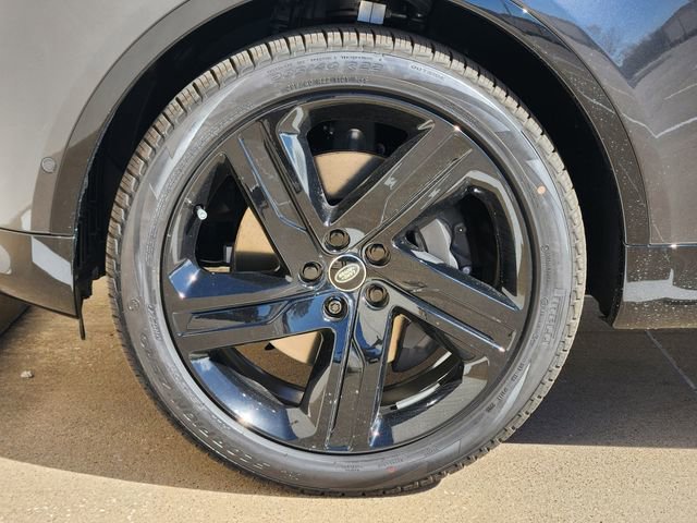 Used 2026 Land Rover Discovery Limited Edition image 7