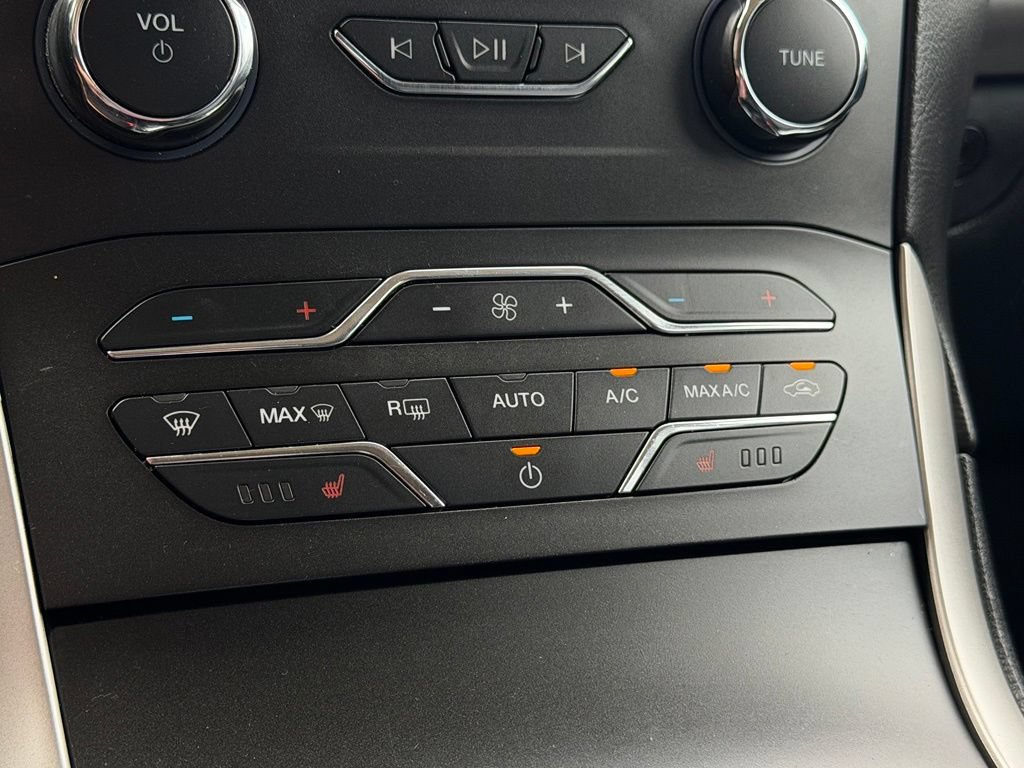 Used 2020 Ford Edge SEL FWD image 25