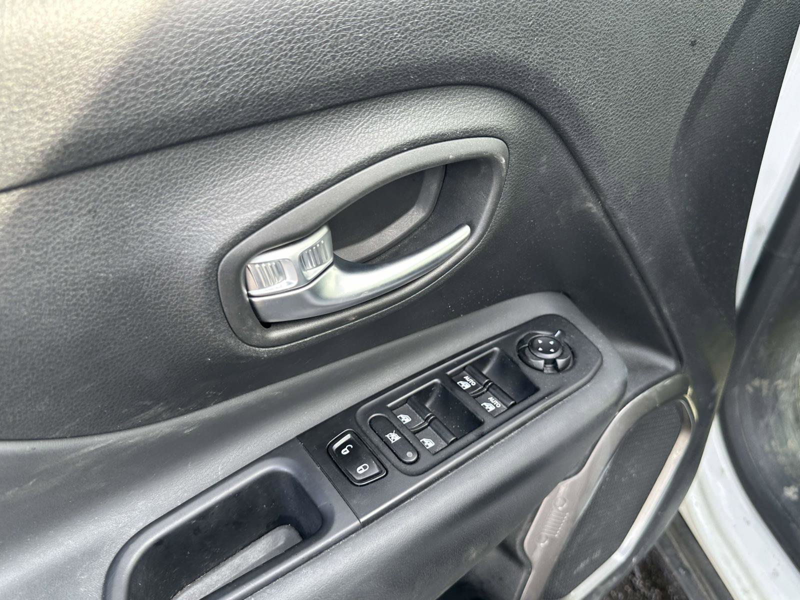 Used 2022 Jeep Renegade Latitude w/ Convenience Group image 17