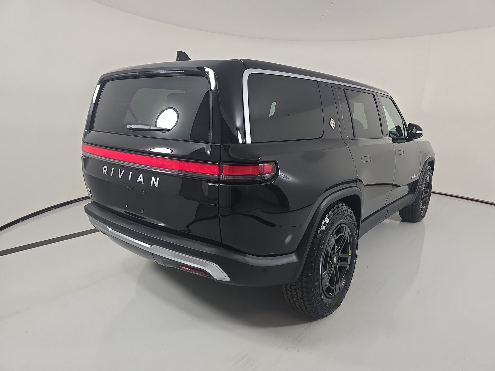 Used 2024 Rivian R1S Adventure AWD/4WD image 5