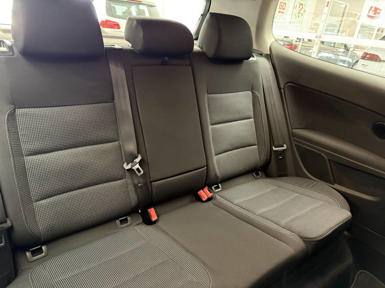 Used 2012 Volkswagen Golf 2-Door image 16