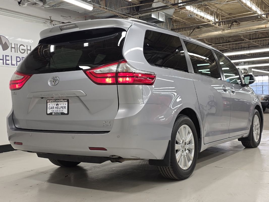 Used 2017 Toyota Sienna XLE Premium image 24