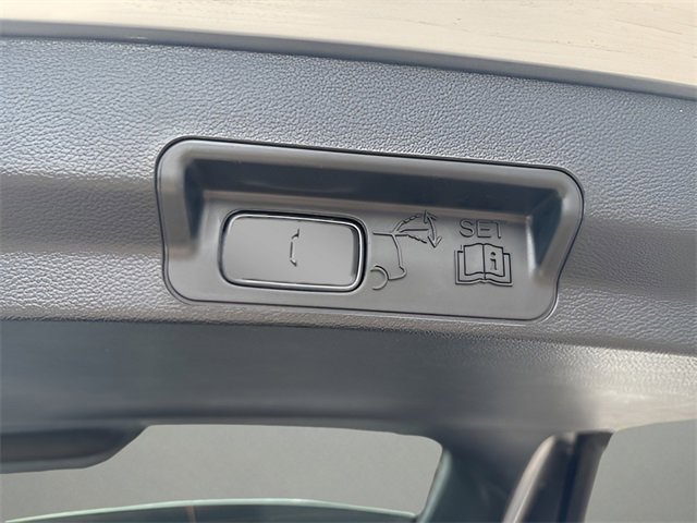 Used 2023 Ford Explorer XLT image 22