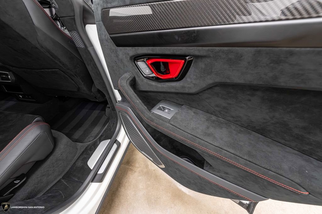 Used 2023 Lamborghini Urus Performante AWD/4WD image 34